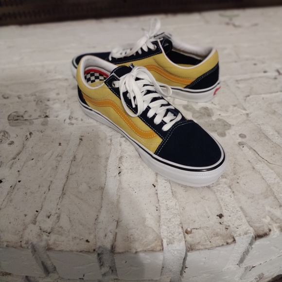 Vans - Picture 1 of 4